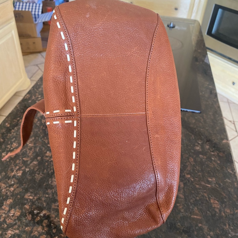 Tan/Brown Brighton bag. Magnetic closure.